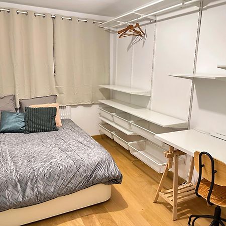 Cozy 3 Bedroom Apartment Dans Republique Париж Екстериор снимка