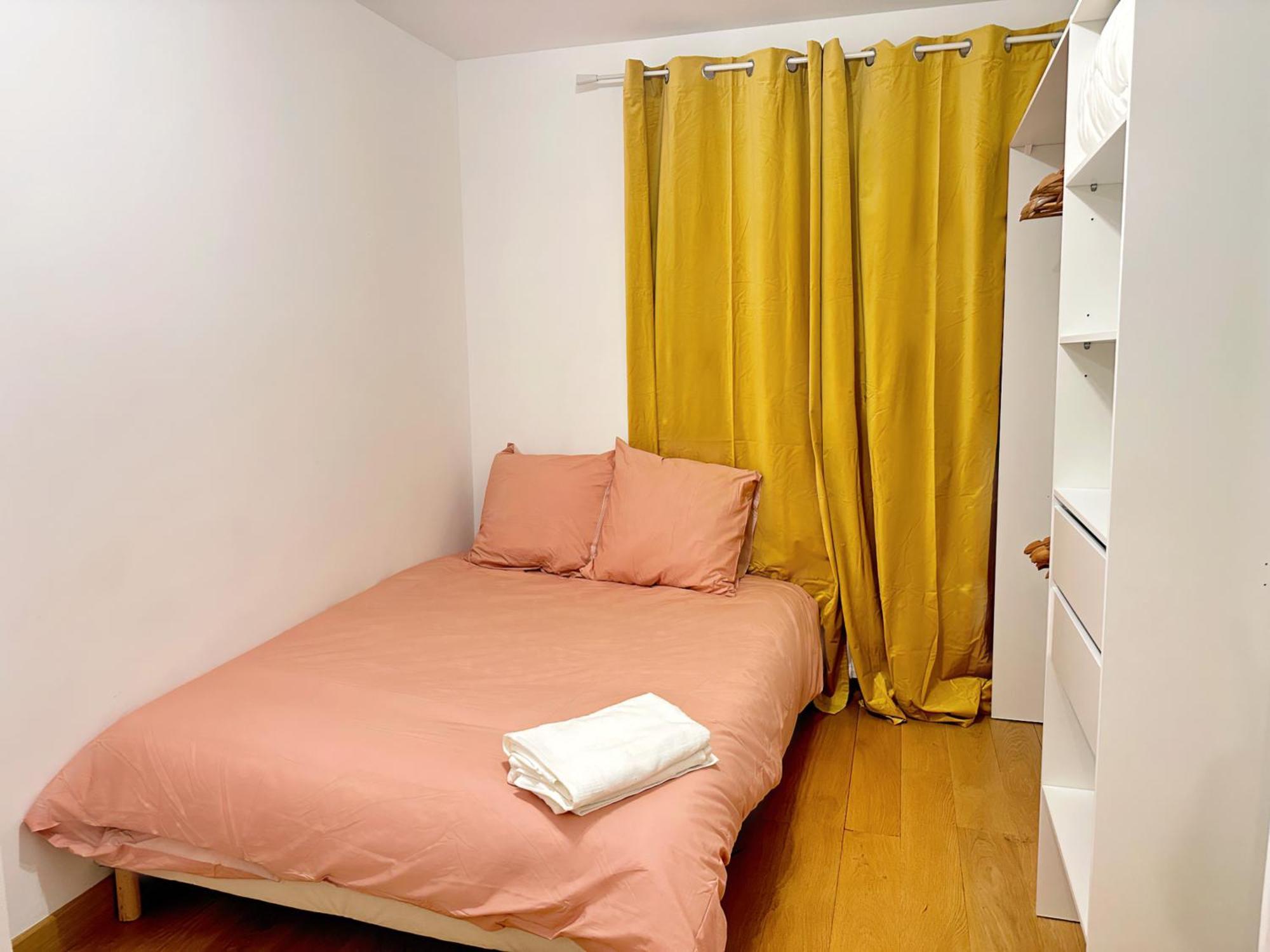 Cozy 3 Bedroom Apartment Dans Republique Париж Екстериор снимка