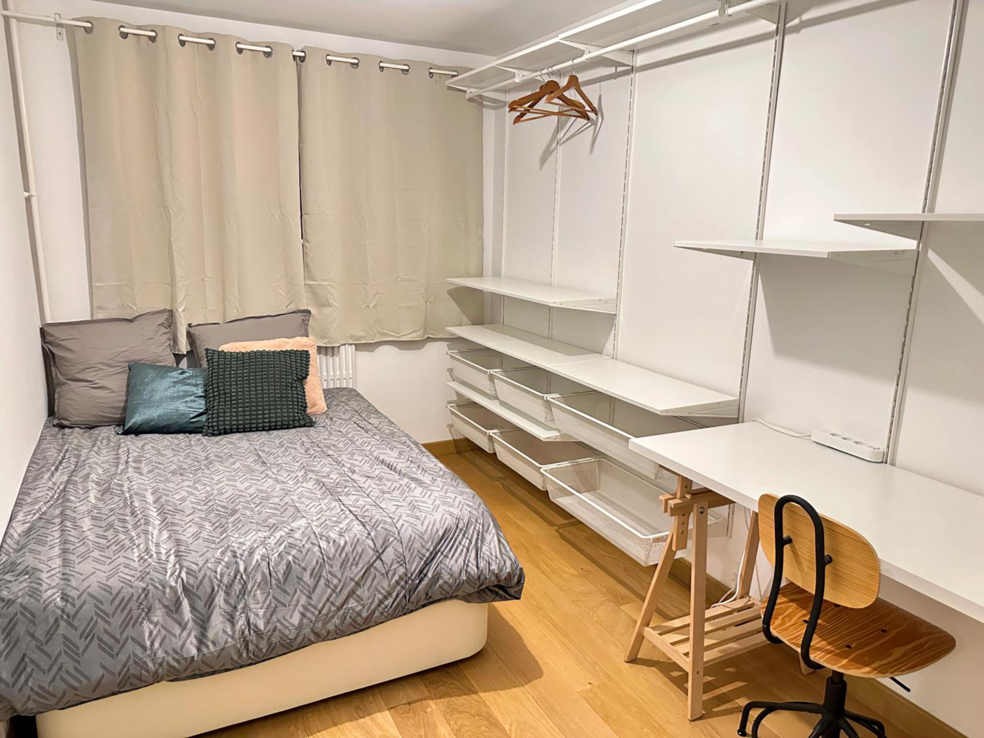 Cozy 3 Bedroom Apartment Dans Republique Париж Екстериор снимка